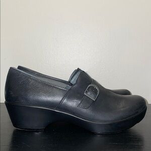 Dansko Tamara Black Leather Clogs with accent buckle. Size 40 EU or 10-10.5 US.